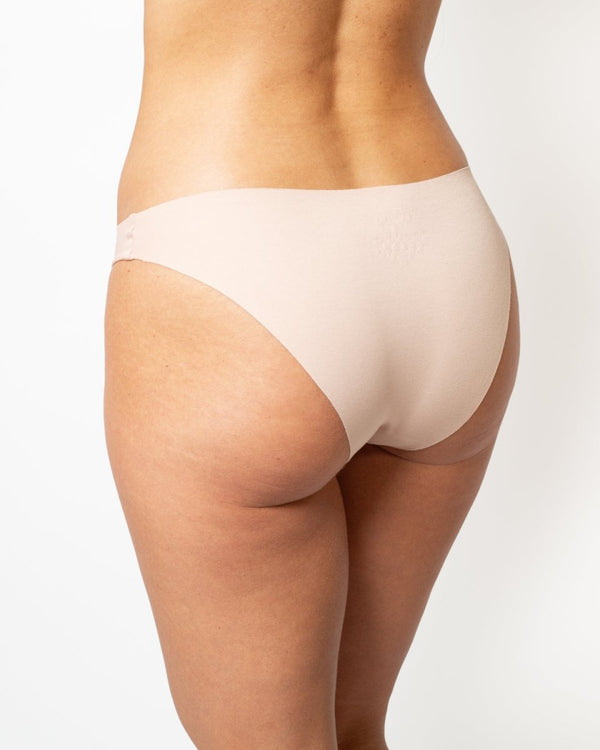 Calzón bikini invisible beige de algodón Ultraflex, Única Lingerie: vista trasera
