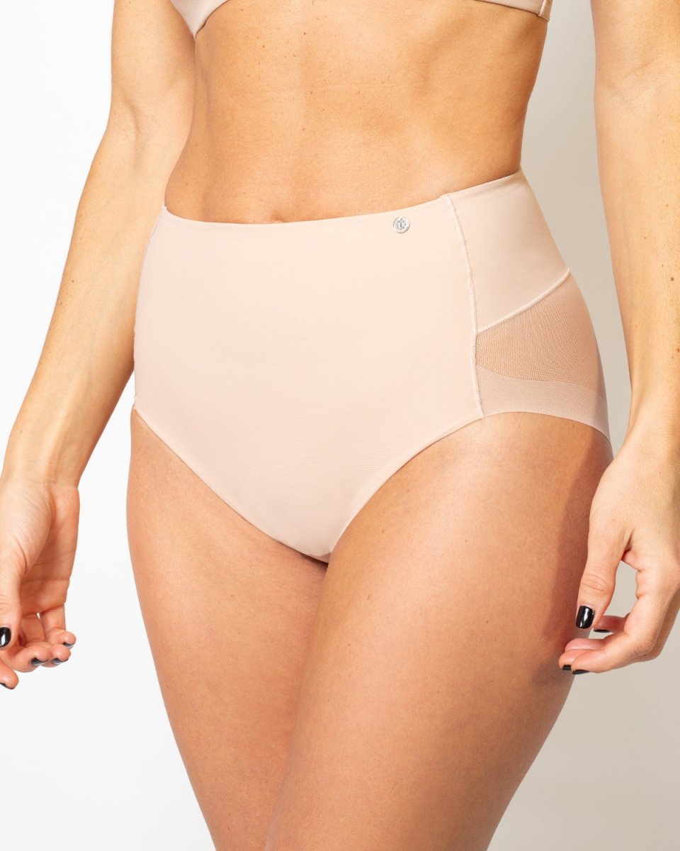 Calzón Faja Control Bajo Beige Color Piel Microfibra Invisible con Compresión Media