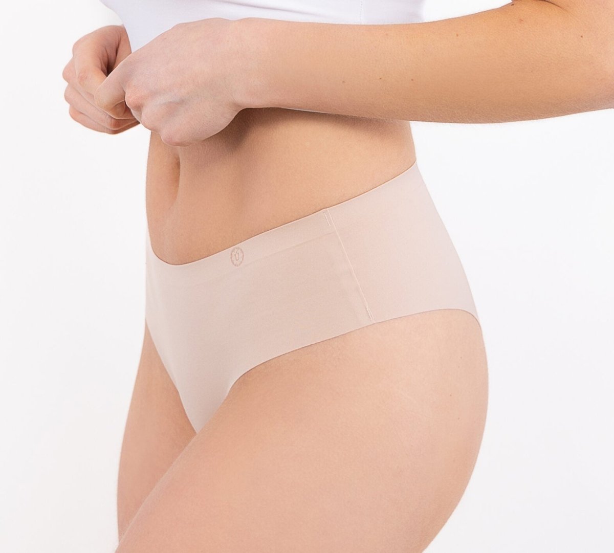Calzón pantaleta culotte invisible beige de microfibra Silkdry Flex, Única Lingerie: vista delantera