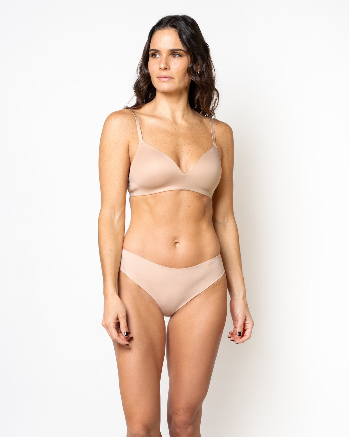 Calzón pantaleta invisible beige de algodón Ultraflex, Única Lingerie: modelo de frente