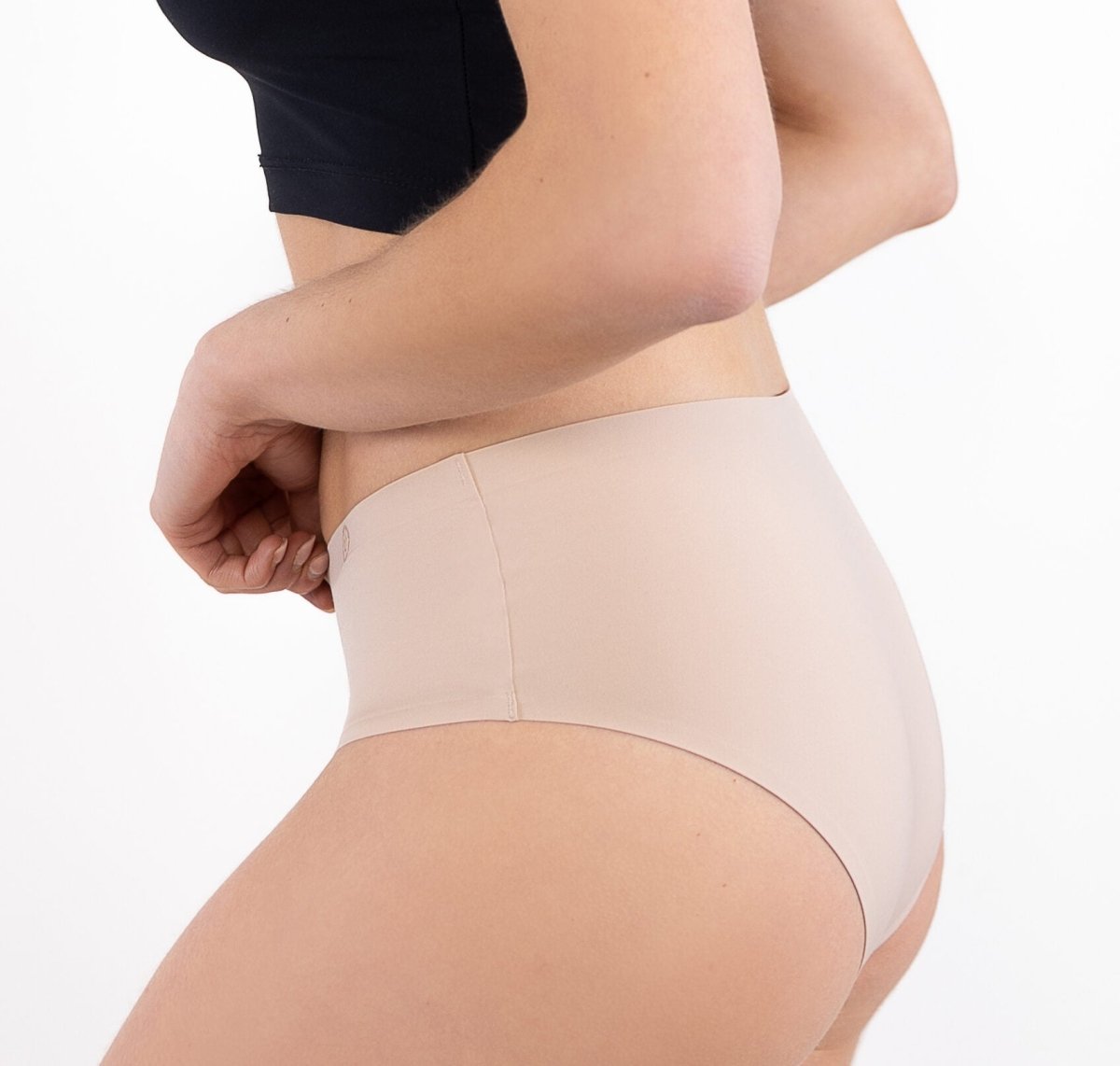 Calzón pantaleta invisible beige de microfibra Silkdry Flex, Única Lingerie: vista trasera